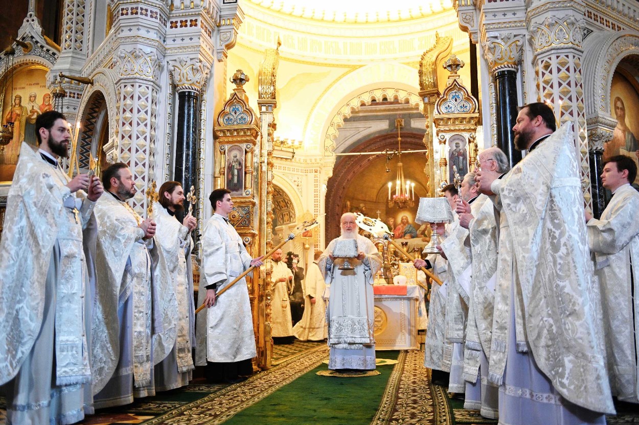 Божественная литургия в храме Христа Спасителя