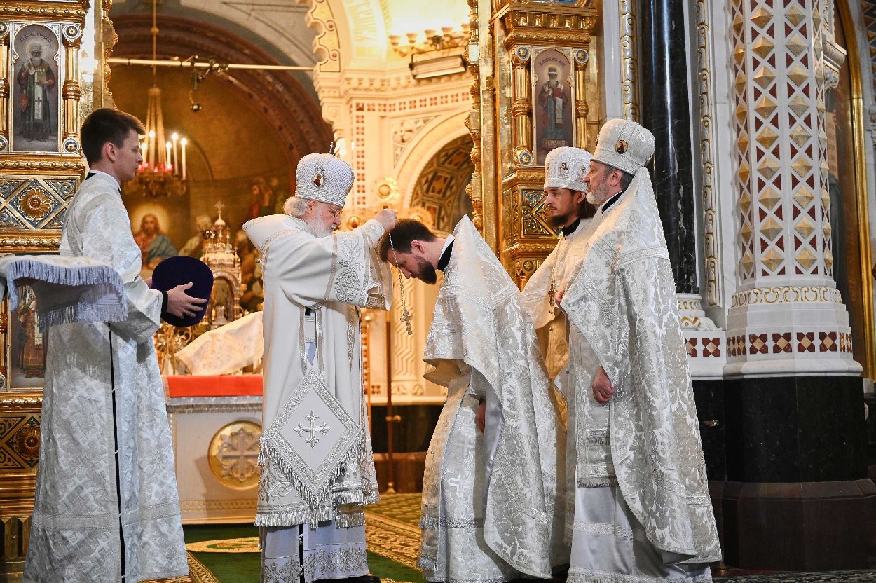 Богослужения в св. Божественная литургия с Патриархом Кириллом.