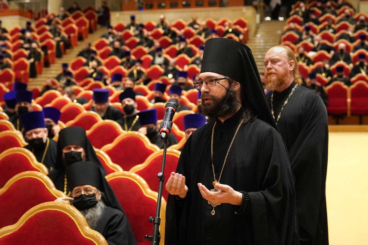 Церковный зал. Викарий святейшего патриарха