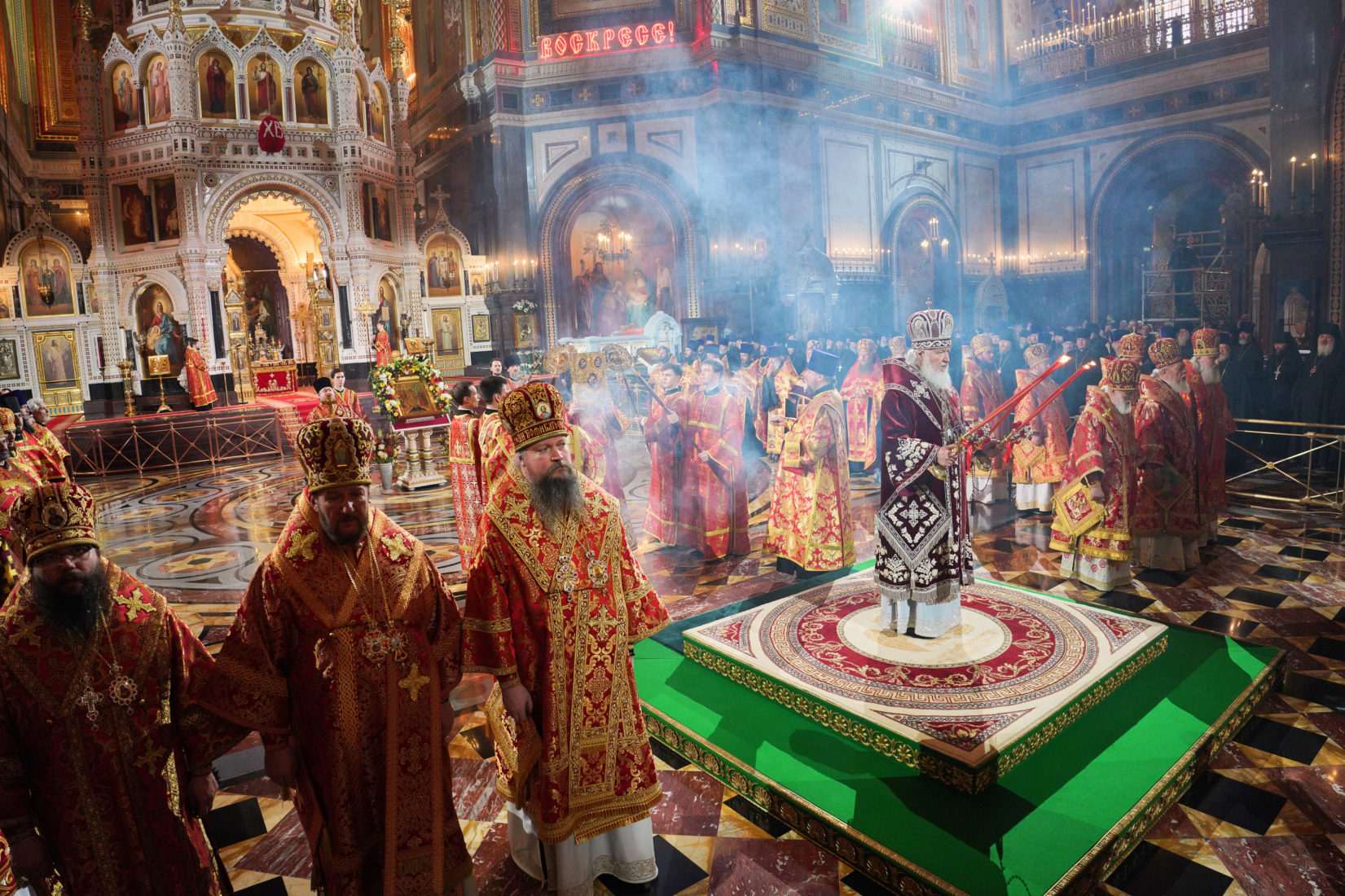 Пасха вечерняя. Пасхальная служба в храме Христа Спасителя. Объявление о пасхальном богослужении. Великая вечерня. Пасхальная служба Патриарха.