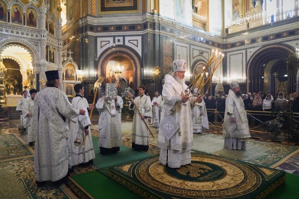 Божественная литургия в храме Христа Спасителя