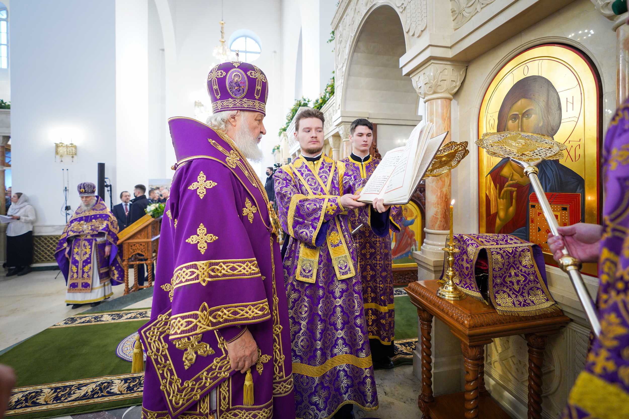 Храм Сретения Господня в Жулебино внутри