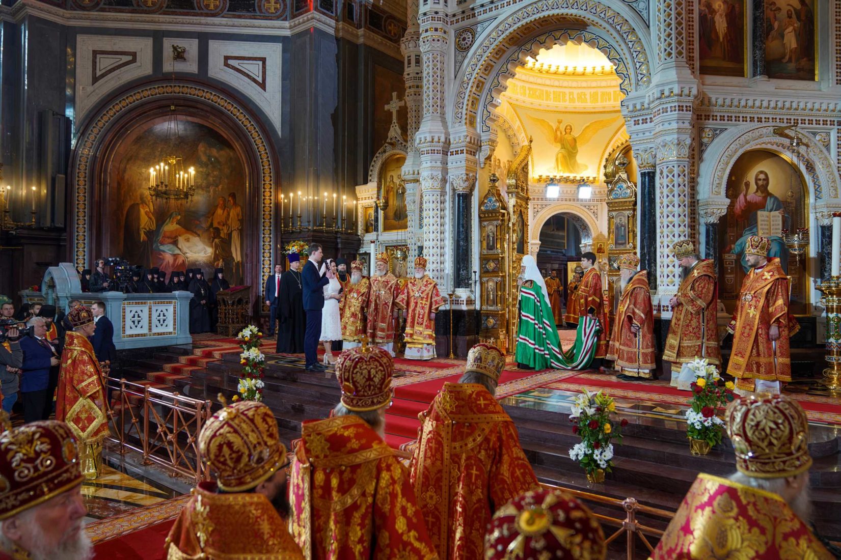 Последование пасхальной вечерни. Православный храм. Вечерня в Пасху. Пасхальная вечерня Патриарх. Великая Пасхальная вечерня Пермь.