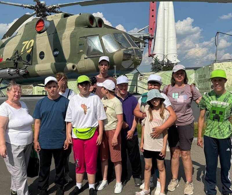 Волонтеры храма великомученика Георгия Победоносца в Марьине встретили в Москве детей из нижегородского детского дома инвалидов