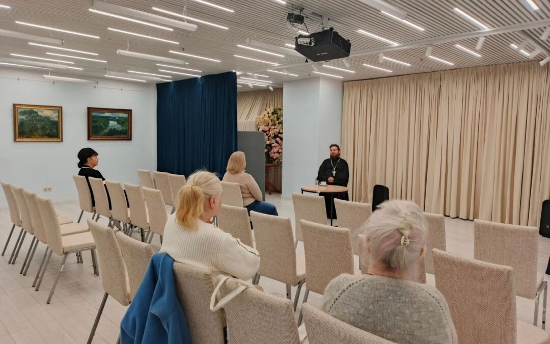 И.о. настоятеля храма Живоначальной Троицы в Карачарове священник Алекснадр Лисовский провел встречу в рамках проекта «Духовная гостиная»