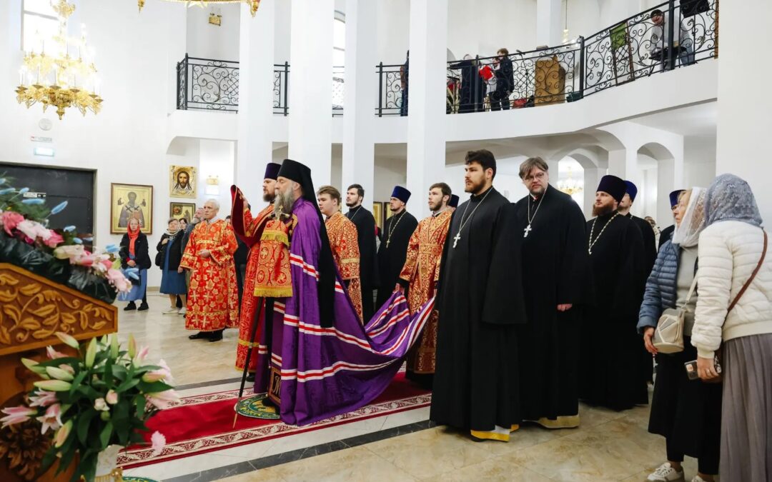 Епископ Егорьевский Мефодий совершил Божественную литургию с участием молодежи приходов Восточного и Юго-Восточного викариатств