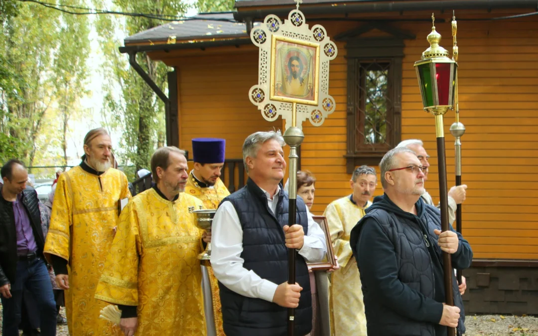 В храме апостола и евангелиста Иоанна Богослова в Нижегородском молитвенно встретили престольный праздник