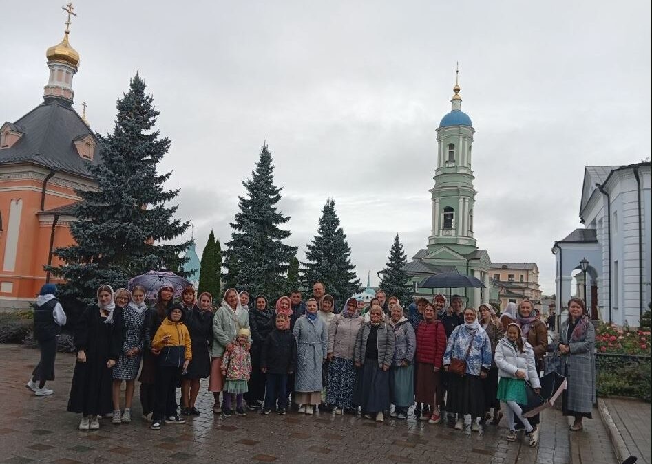 Ученики воскресной школы храма святых Жен-мироносиц в Марьине совершили  паломничество в Оптину пустынь