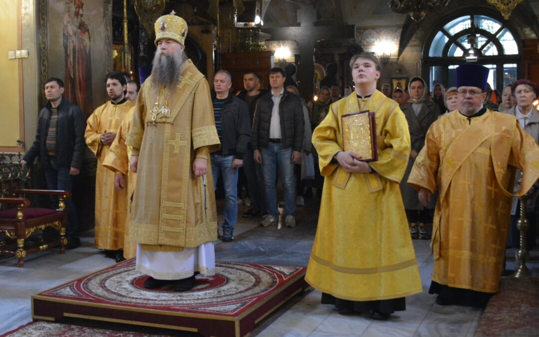 Епископ Егорьевский Мефодий совершил Божественную литургию в храме святых апостолов Петра и Павла в Лефортове
