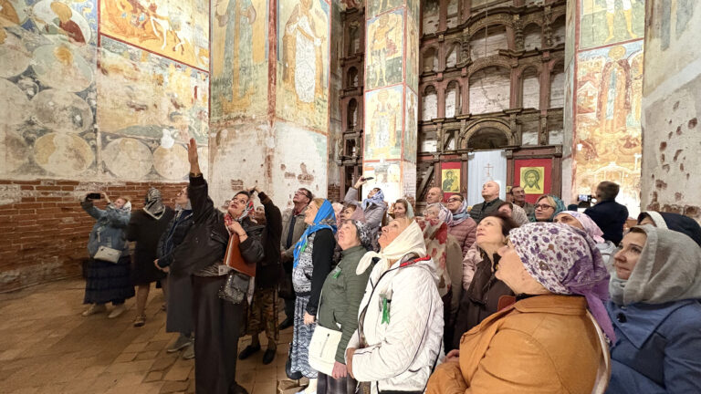 Прихожане храма святителя Николая Мирликийского на Рогожском кладбище совершили паломническую поездку к святыням Ярославской земли