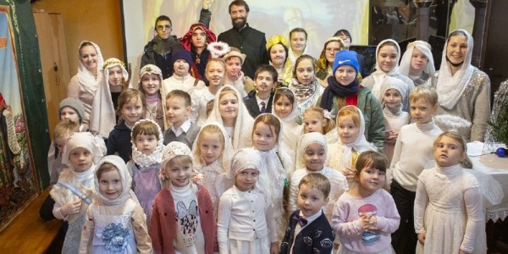 Детская Божественная литургия в день праздника Рождества Христова совершена в храме святого равноапостольного князя Владимира в Кузьминках