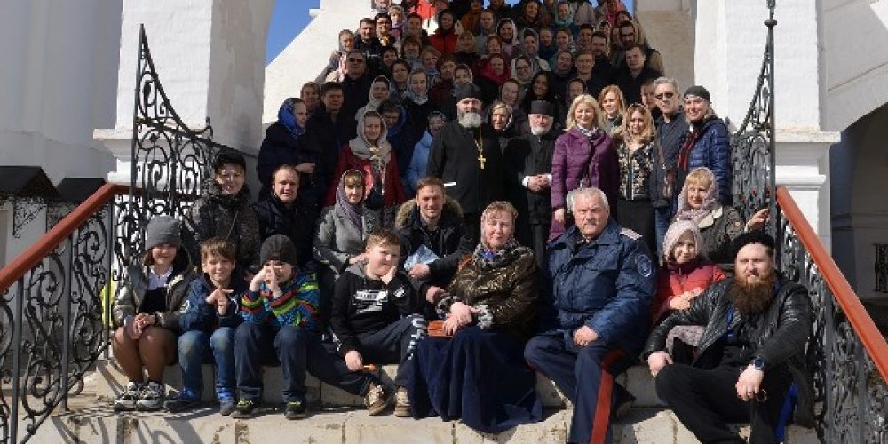 Прихожане храма святого праведного Иоанна Кронштадтского в Жулебине совершили однодневное паломничество к святыням Серпуховской земли