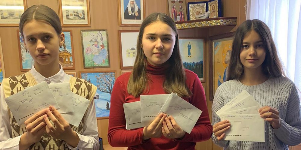 Воспитанники воскресной школы храма святого праведного Симеона Верхотурского в Марьине написали письма военнослужащим