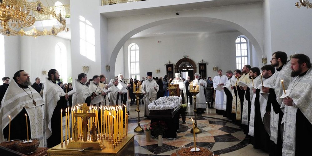 Благочинный Влахернского церковного округа совершил отпевание протоиерея Иоанна Фарковца