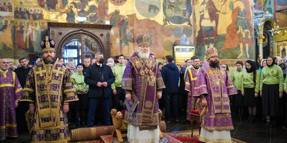Архиепископ Егорьевский Матфей сослужил за Божественной литургией Святейшему Патриарху Кириллу в Успенском соборе Кремля