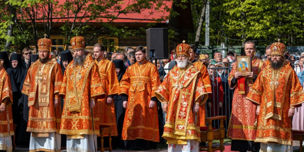 Архиепископ Егорьевский Матфей сослужил Патриаршему наместнику Московской митрополии за Божественной литургией на Бутовском полигоне