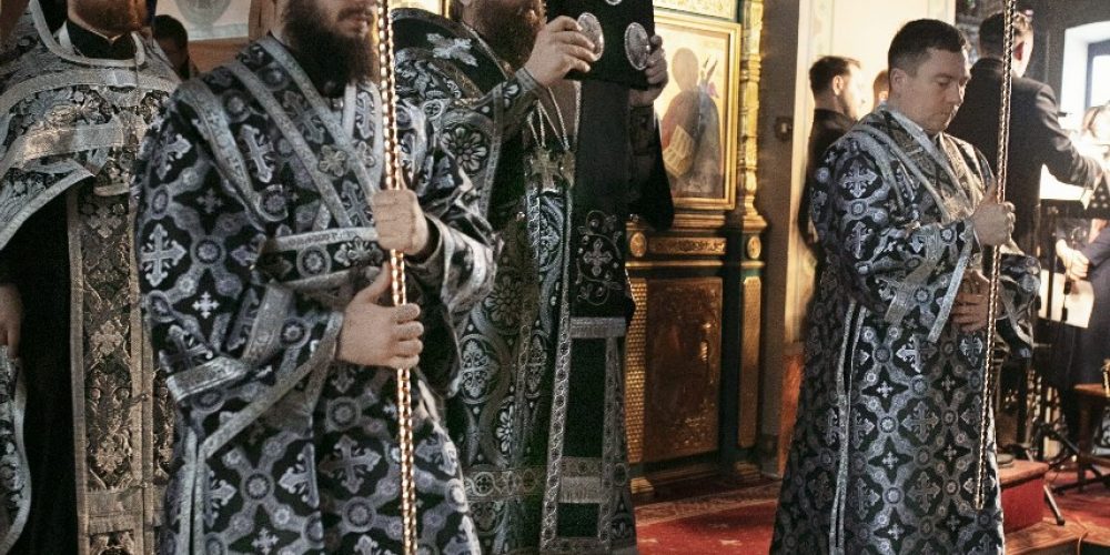 Управляющий Юго-Восточным викариатством совершил Пассию в храме Живоначальной Троицы в Карачарове