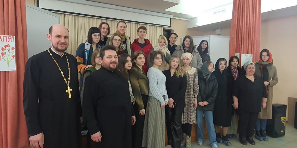 Студенты колледжа архитектуры, дизайна и реинжиниринга посетили с экскурсией храм иконы Божией Матери «Утоли моя печали» в Марьине