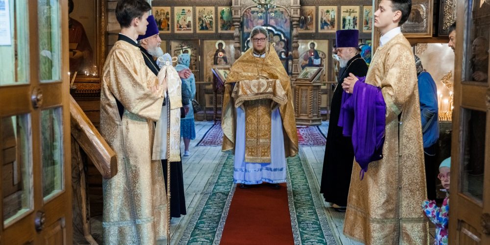 Архиепископ Егорьевский Матфей совершил Божественную литургию в храме святого великомученика Георгия Победоносца в Коптеве