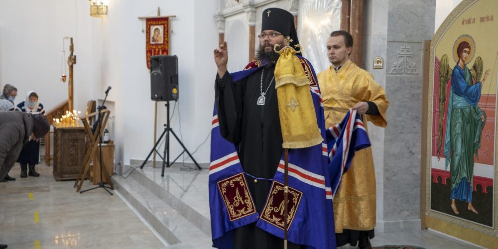 Архиепископ Егорьевский Матфей совершил Божественную литургию в храме Покрова Пресвятой Богородицы на Люберецких полях