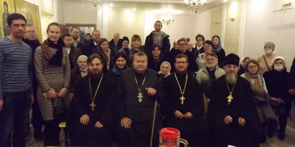 В храме Живоначальной Троицы в Карачарове прошла встреча с протоиереем Олегом Стеняевым