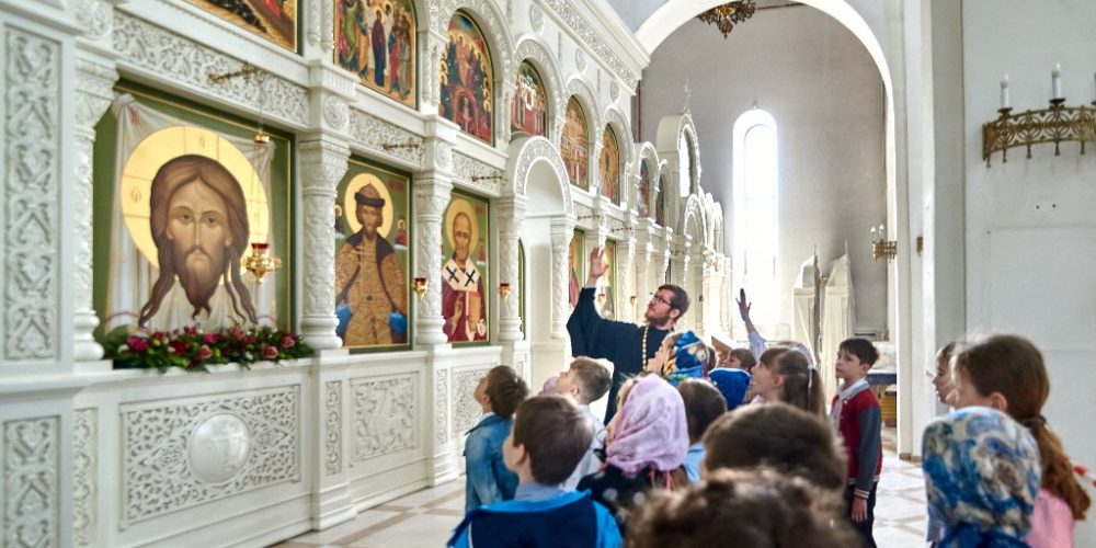 Храм святого благоверного князя Андрея Боголюбского на Волжском посетили учащиеся общеобразовательных школ района