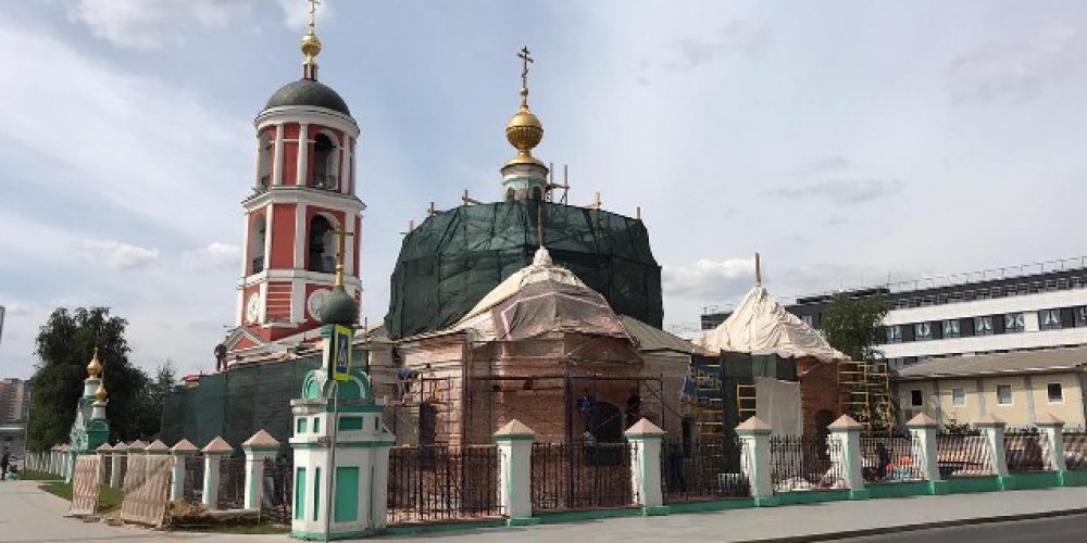 Архиепископ Егорьевский Матфей посетил храм Живоначальной Троицы в Карачарове