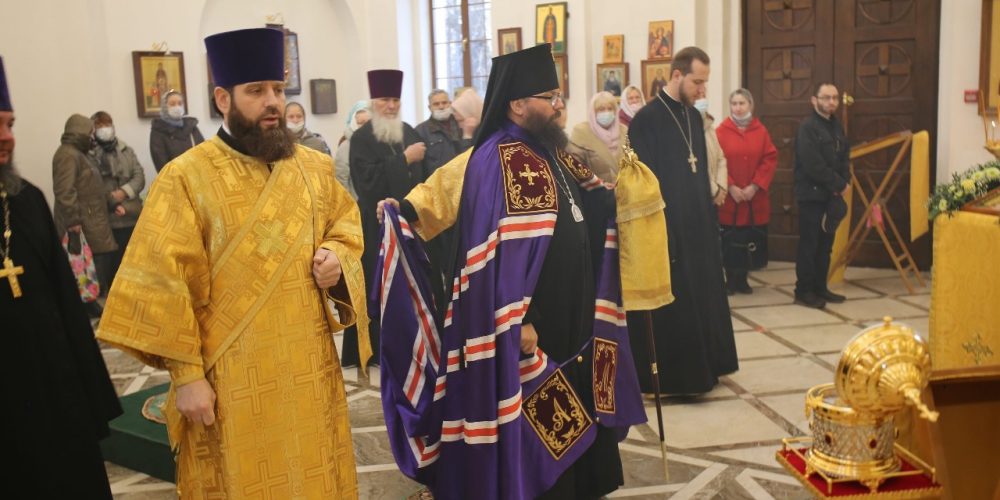 Управляющий викариатством возглавил богослужение в храме святителя Димитрия Ростовского в день престольного праздника