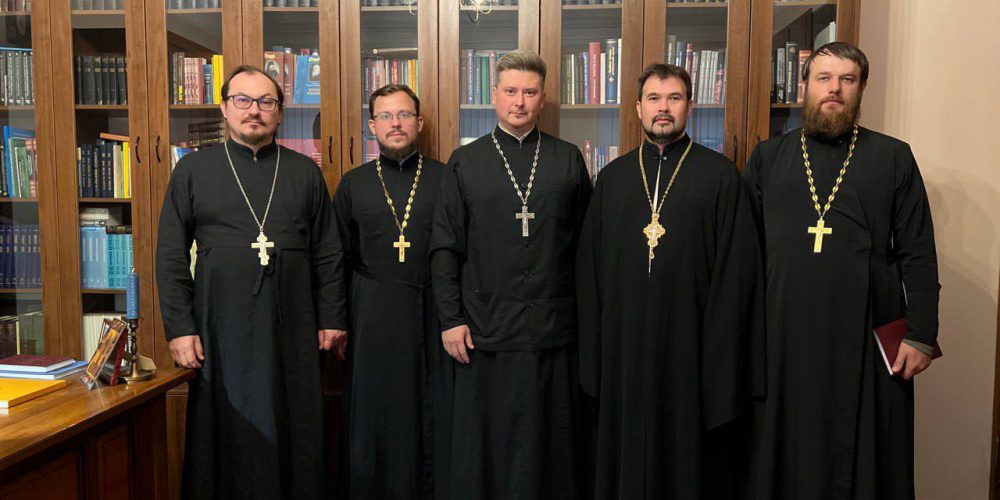 Священник Иоанн Янушек принял участие во встрече с председателем Отдела по делам молодежи