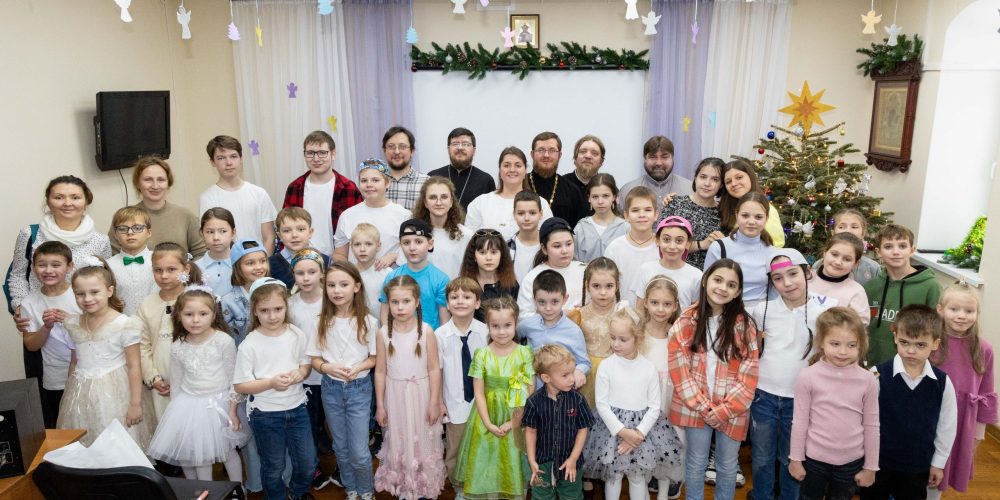 В храме святого благоверного князя Андрея Боголюбского на Волжском состоялся Рождественский концерт воскресной школы для детей «Княжичи»