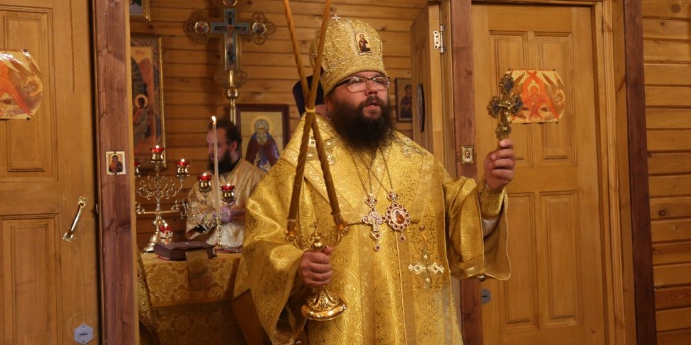 Архиепископ Егорьевский Матфей совершил Божественную литургию в храме Покрова Пресвятой Богородицы в Выхине
