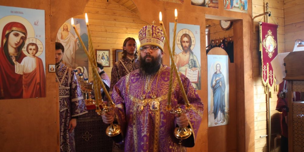 Управляющий Юго-Восточным викариатством совершил Божественную литургию в храме Курско-Коренной иконы Божией Матери в Вязовке