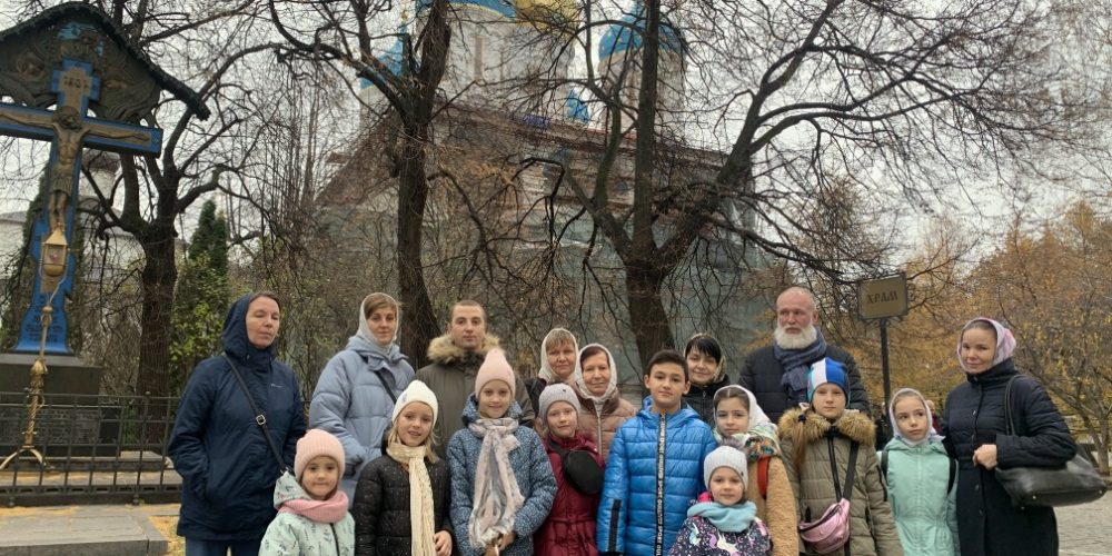 Ученики воскресной школы храма святых Жен-Мироносиц в Марьине посетили Новоспасский монастырь