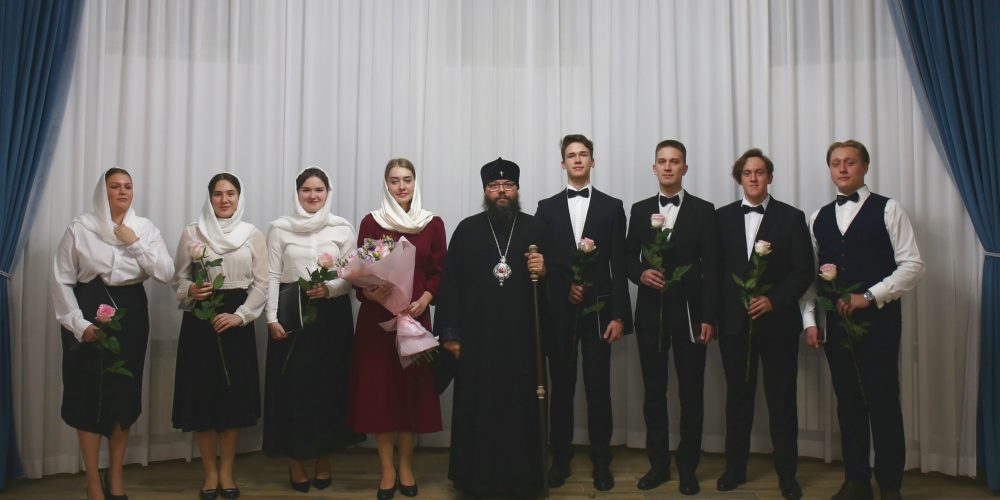 Концерт молодежного хора Юго-Восточного викариатства прошел в храме Собора Московских святых в Бибиреве