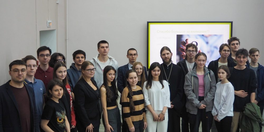 Московском техническом университете связи и информатики студенты встретились со священником
