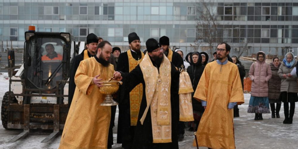 Архиепископ Егорьевский Матфей освятил купола для строящегося храма Успения Божией Матери в Останкине