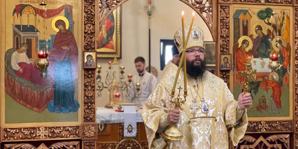 Архиепископ Егорьевский Матфей совершил Божественную литургию в храме святителя Луки Крымского в Марьине в день престольного праздника