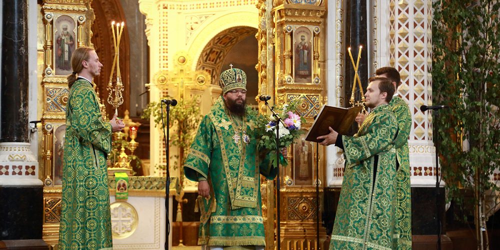 В праздник Святой Троицы архиепископ Егорьевский Матфей совершил Божественную литургию в Храме Христа Спасителя