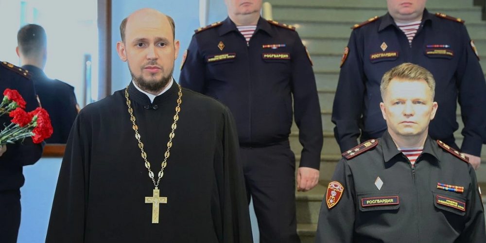 Священник Алексий Власов принял участие в возложении цветов к мемориальной «Стеле памяти сотрудников, погибших при исполнении служебного долга»