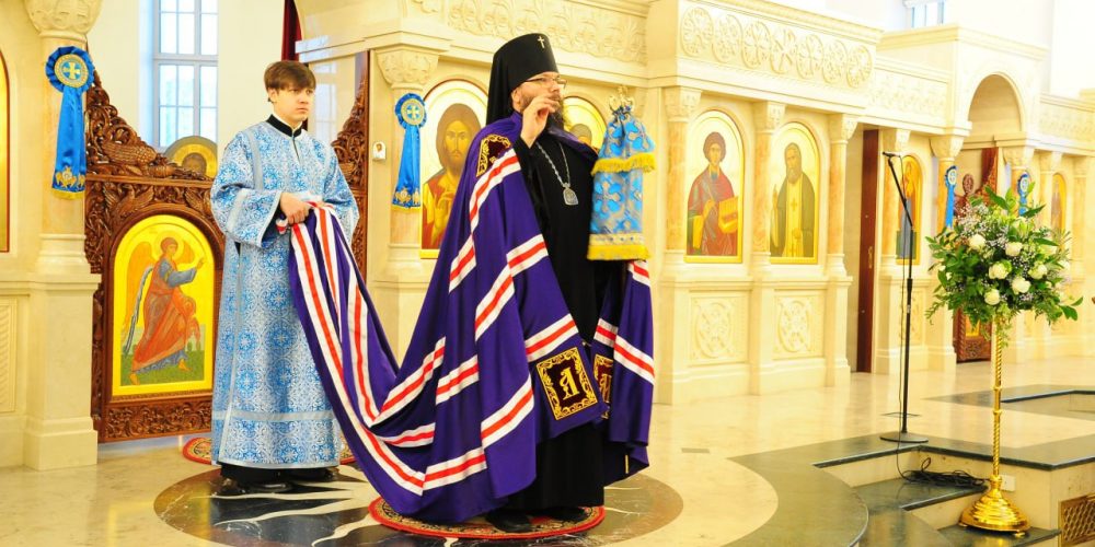В день престольного праздника архиепископ Егорьевский Матфей совершил богослужение в храме Сретения Господня в Жулебине