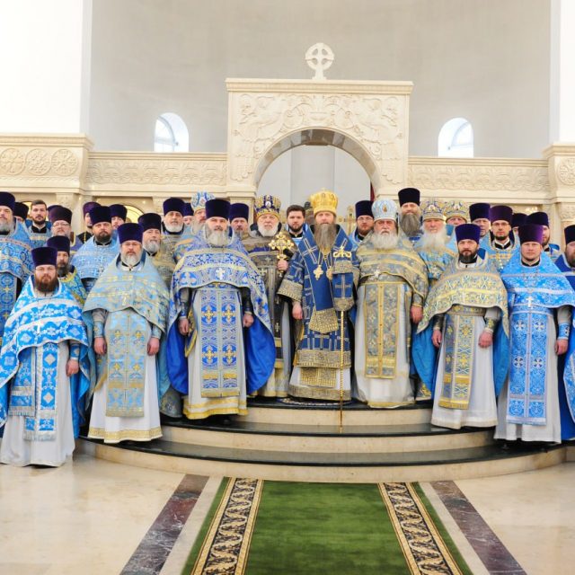 Епископ Павлово-Посадский Силуан совершил богослужение в храме Сретения Господня в Жулебине
