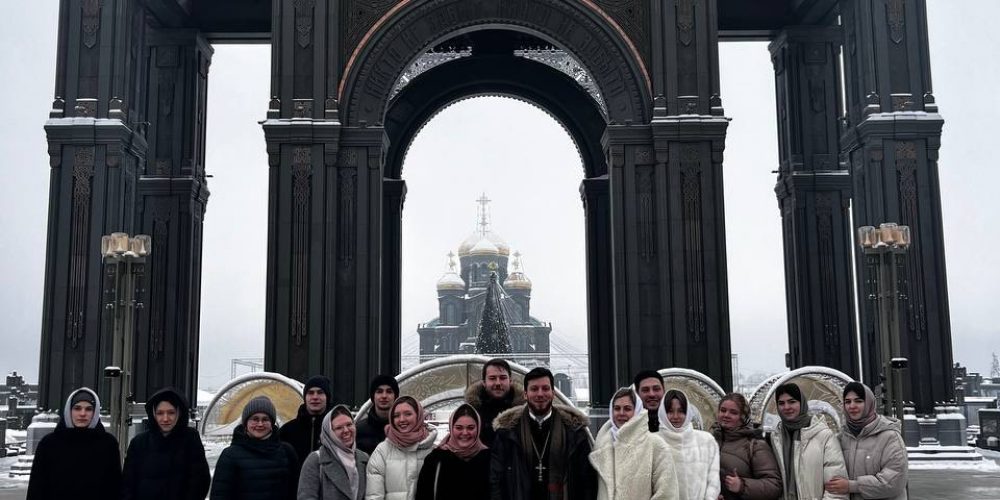 Молодые прихожане храма святого благоверного князя Андрея Боголюбского на Волжском посетили Главный храм Вооружённых сил России