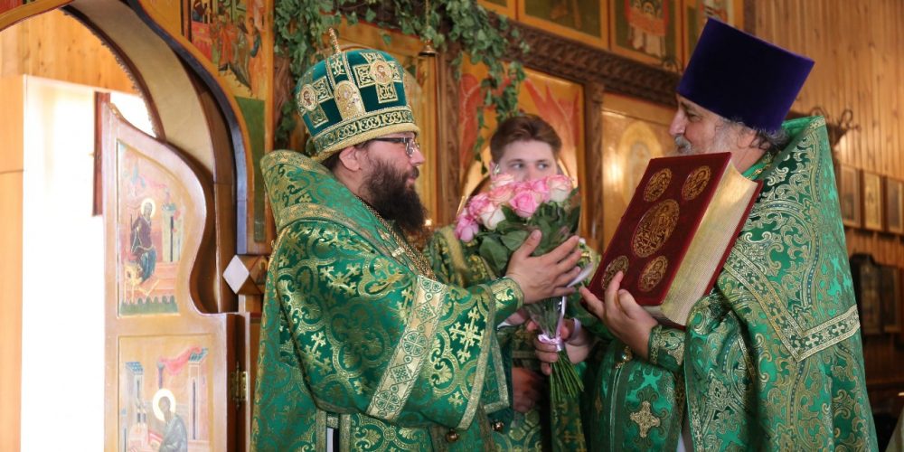 Архиепископ Егорьевский Матфей совершил Божественную литургию в храме святителя Тихона, Патриарха Московского, в Люблине