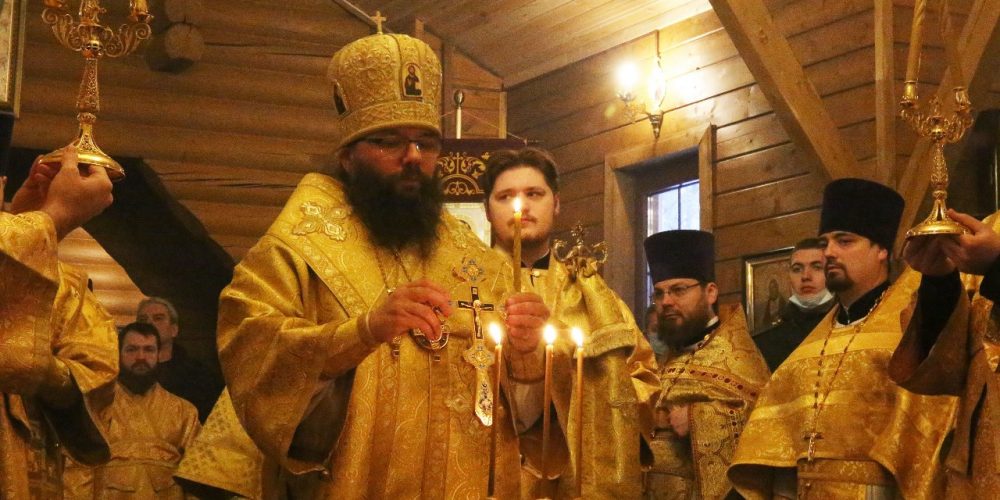 Архиепископ Егорьевский Матфей и епископ Бронницкий Савватий совершили малое освящение Никольского храма в Лефортове
