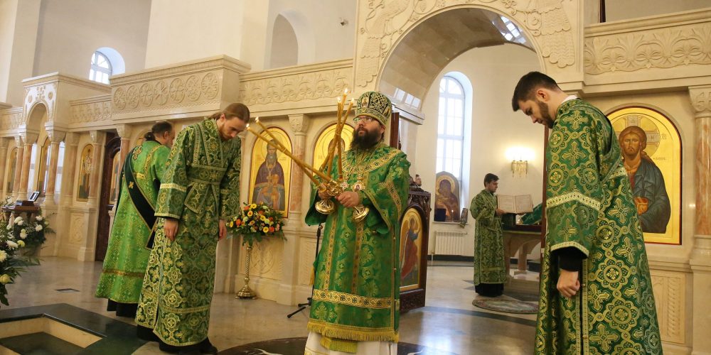 Архиепископ Егорьевский Матфей возглавил престольные торжества в храме святого праведного Иоанна Кронштадтского в Жулебине