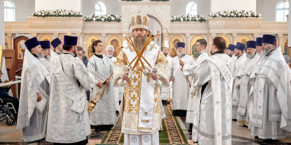 Епископ Павлово-Посадский Силуан совершил Божественную литургию в храме Сретения Господня в Жулебине