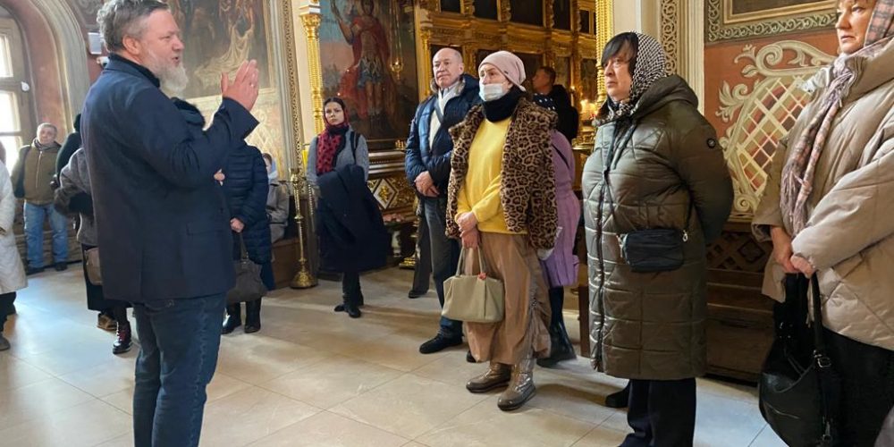 Прихожане храма Живоначальной Троицы в Карачарове посетили храм Воскресения Словущего на Успенском вражке