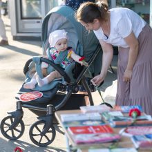 Прихожане храма святого благоверного князя Андрея Боголюбского на Волжском провели в Текстильщиках акцию «Они могли бы пойти в школу»