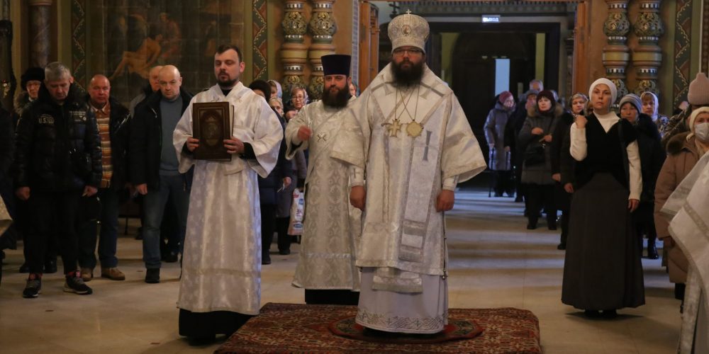 Архиерейское богослужение в храме святителя Николая Мирликийского на Рогожском кладбище