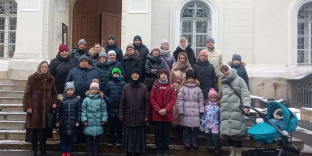 Прихожане храма святых Жен-мироносиц в Марьине посетили Иоанно-Предтеченский женский монастырь